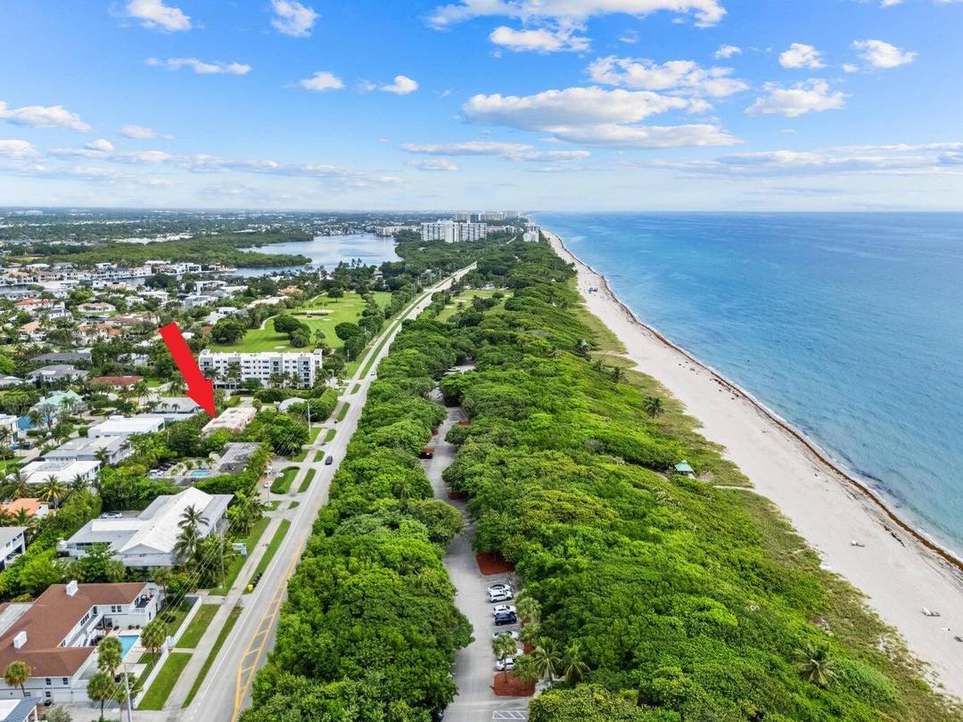 Don't miss this rare opportunity to own a stunningly updated 3 bedroom, 3 bathroom townhome located directly across from the beach and just steps to the vibrant dining and shopping ...