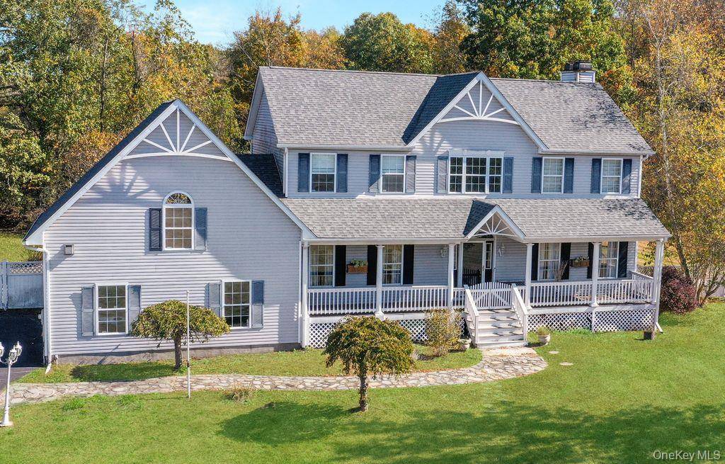 This spacious 4 bed, 2. 5 bath home features a stunning kitchen with granite counters, stainless steel appliances, and a generous breakfast nook.