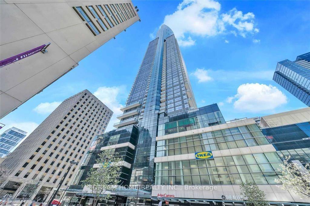 76th Flr Ph Aura. Stunning Unobstructed City amp ; Lake Views Suite Boasts 10' Ceiling Floor To Ceiling Windows Access To Subway College Station In Toronto's Busiest Neighbourhood.