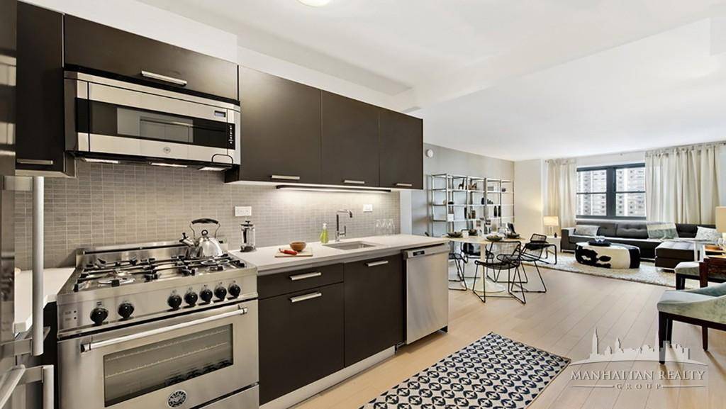 UNIT AMENITIESDishwasherWasher DryerStainless Steel Appliances, Marble BathHigh Ceilings with lots of Natural lightHardwood Floors2BUILDING AMENITIES 24 hour doormanResidents LoungeRoof deck W grilling, dining, and lounging areas and panoramic viewsGYMLau