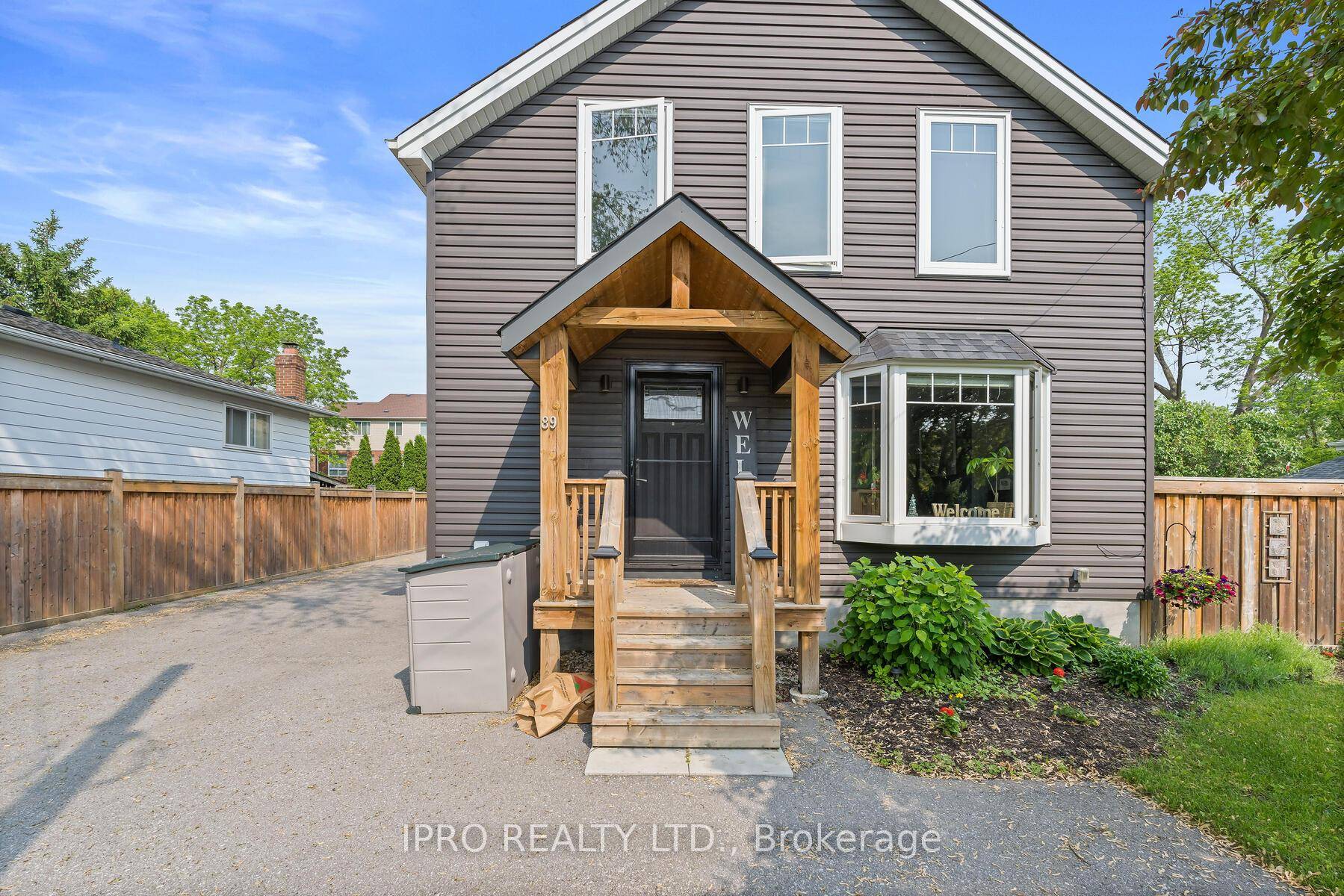 Discover this unique and cozy turn key home in a prime Georgetown location !