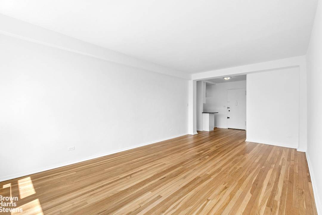 Welcome Home to Gramercy Living at Its Best Move right into Residence 5E, a beautifully bright and spacious south facing one bedroom home on one of Gramercy Park's most picturesque ...