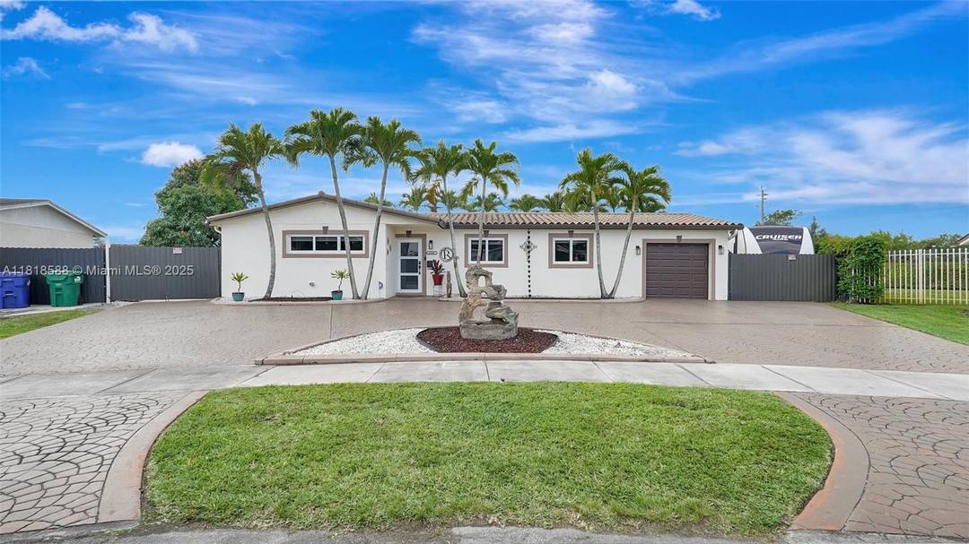 Step inside this beautiful 4 bedroom 2 bath gem located in Palm Springs North.
