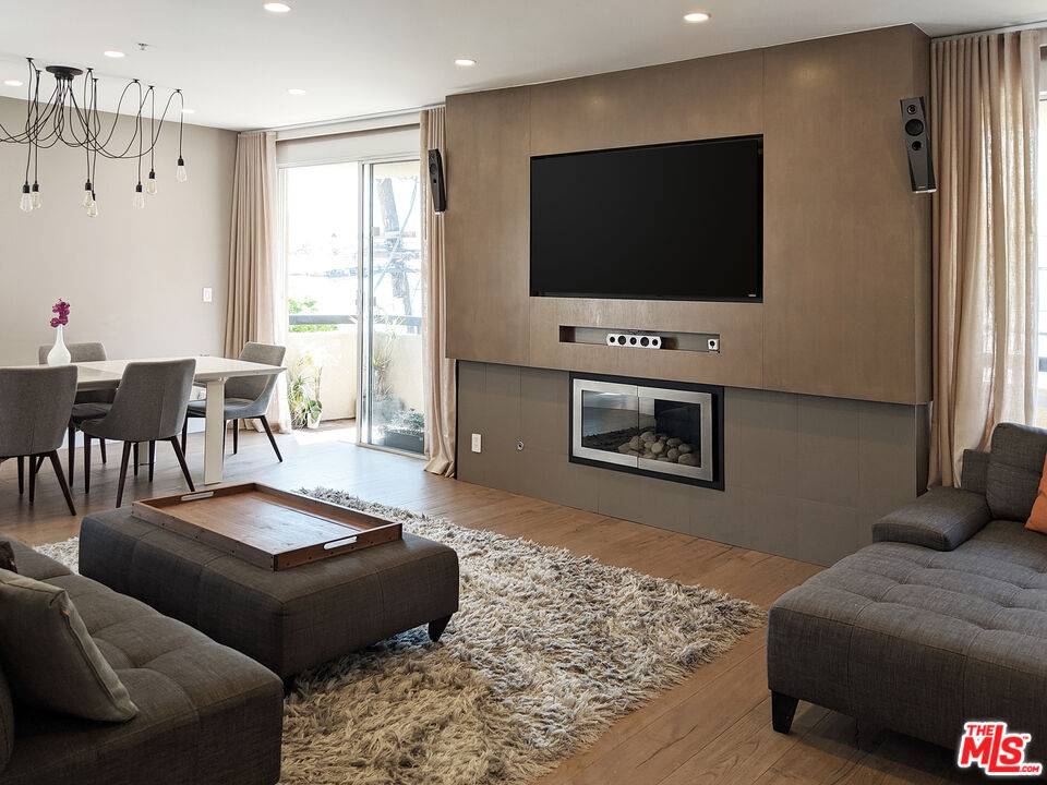 825 S Shenandoah St 2BR Beverlywood La