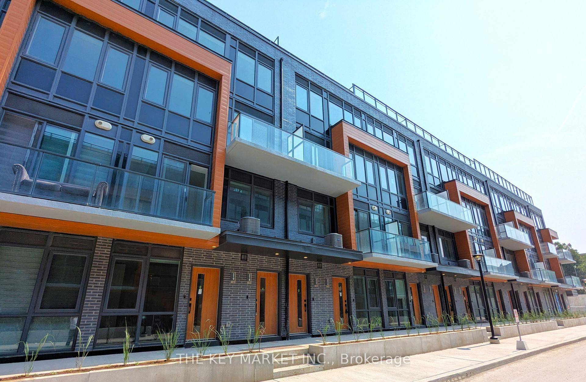 Be the very first to call this brand new, never lived in 2 bedroom urban townhouse your home, perfectly located in one of North York's most sought after communities.