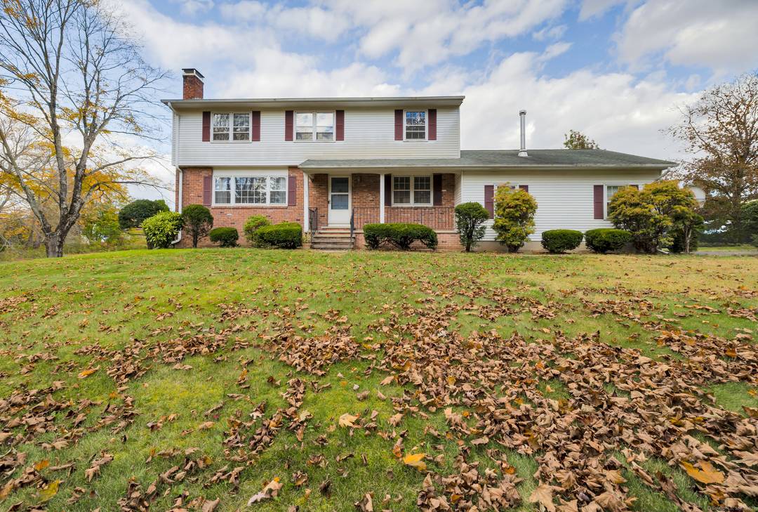 Looking for privacy and space close to town ?