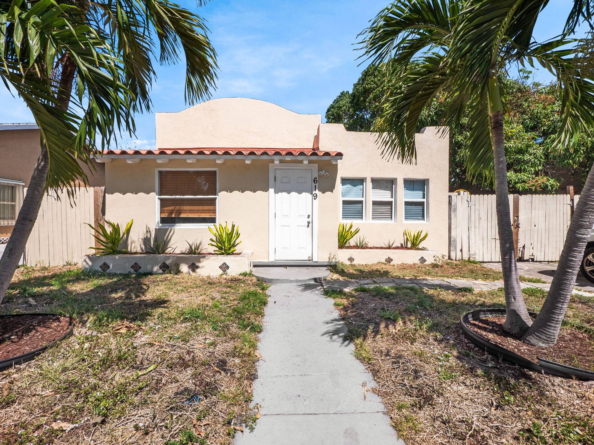 Reduced ! Discover this charming Spanish style home near the historic Northwood district an excellent opportunity !