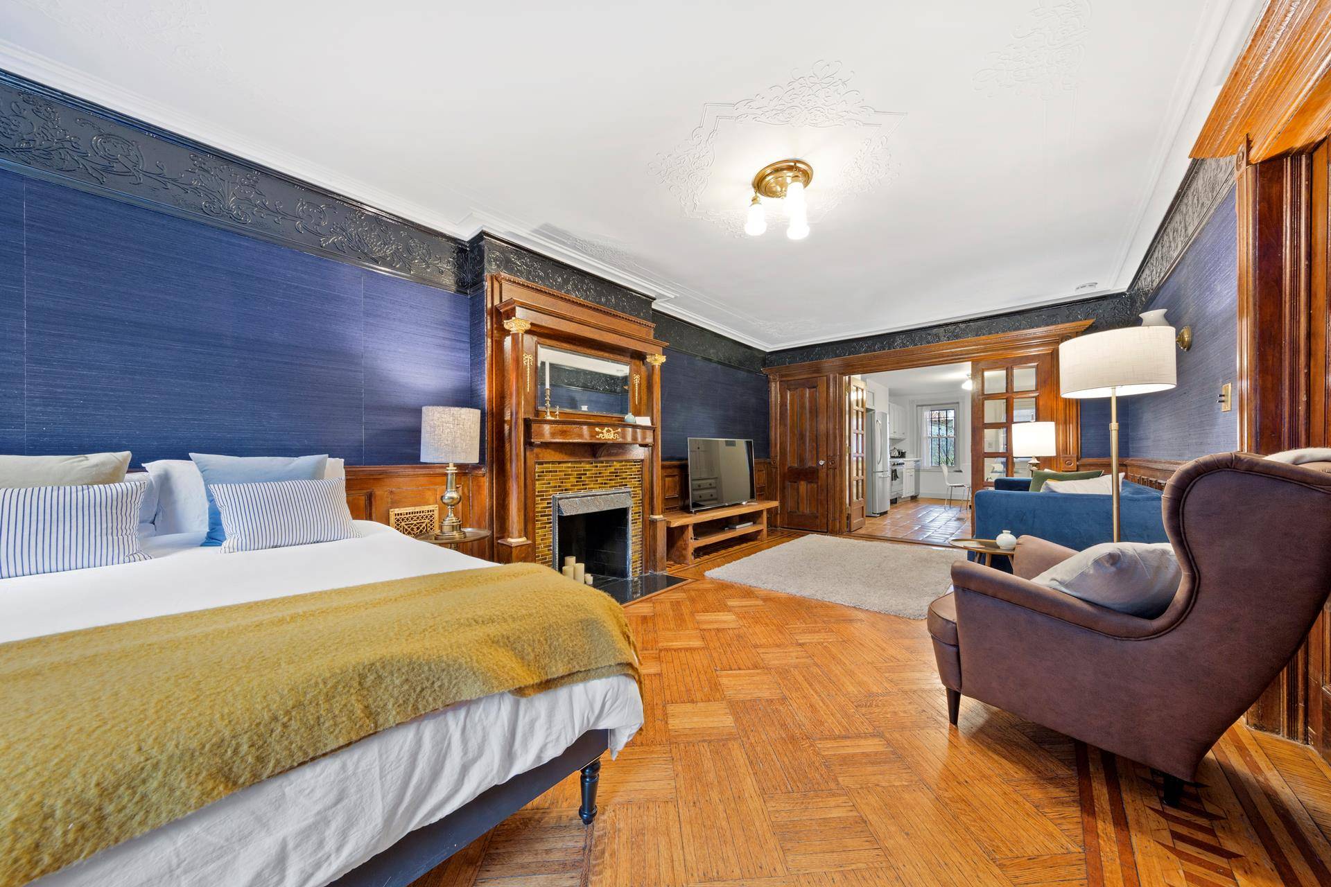 Bedford Stuyvesant Garden Apartment Welcome to the this one of a kind fully furnished oversized full floor studio with patio, available for a lease term of 3 6 months.