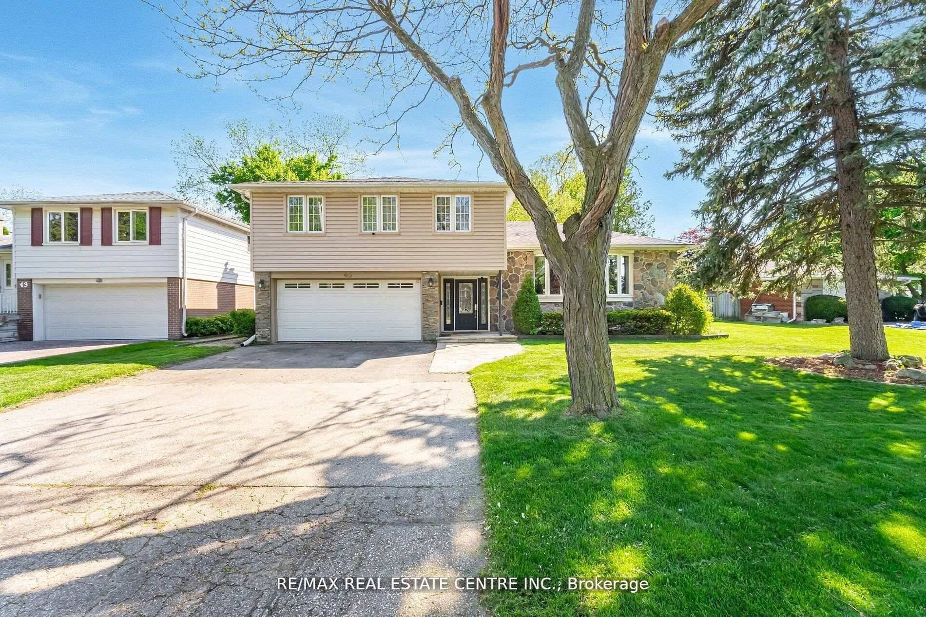 Charming 5 Level Side Split in Prime Peel Village.