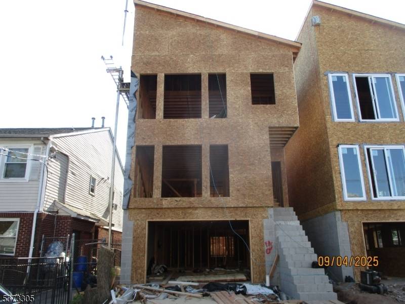 Beautiful brand new contemporary style new construction home.