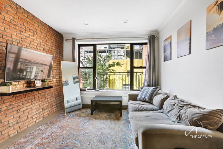 This top floor, south facing apartment is filled with abundant natural light throughout the day.