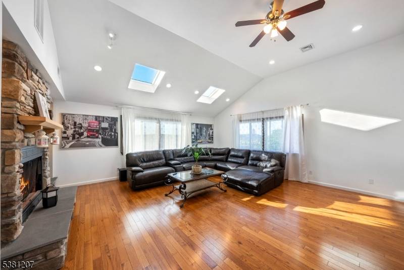 Welcome to 320 322 Dixon Avenue, Paterson, NJ ?