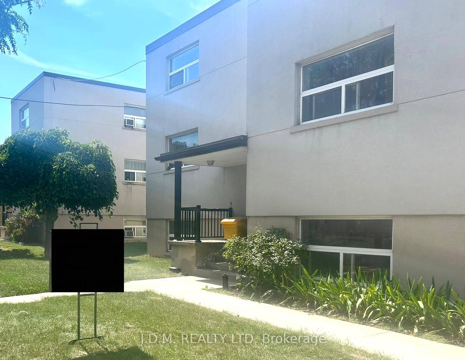 Attention Investors ! Well kept 3 story Stucco and brick 11plex Apartment Building with Healthy Cash Flows.