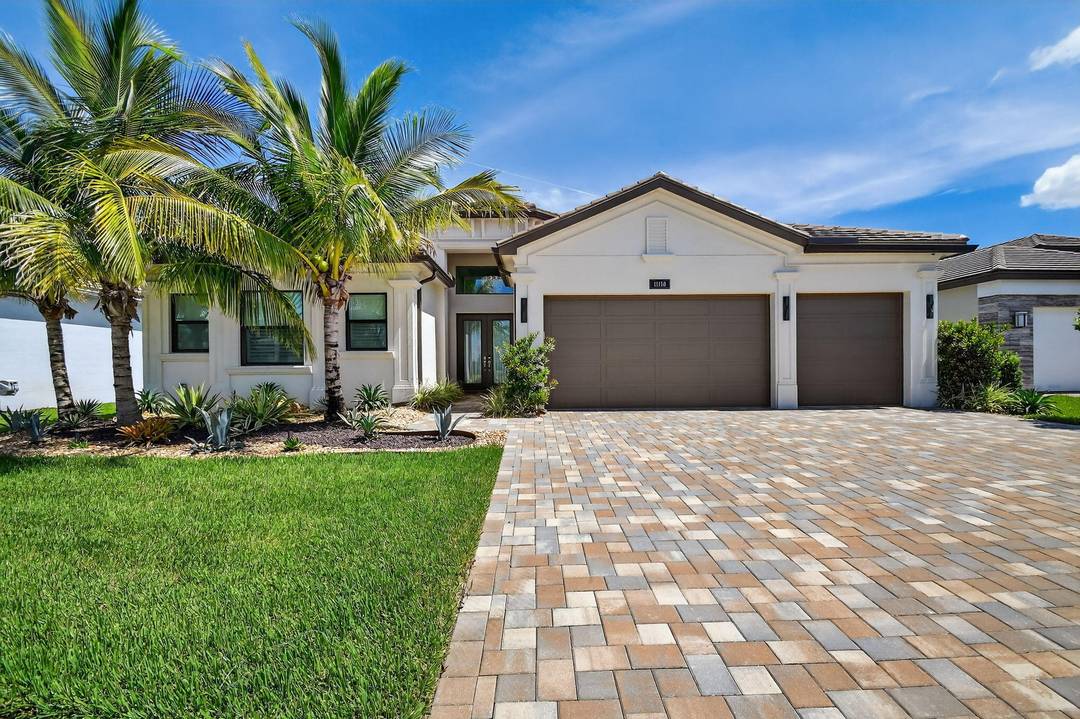 SENSATIONAL ! 4 Bedroom 4 Bath Designer Charleston Grande Crown model is a 3, 277 sqft WOW HOME in the most desirable Active Adult Valencia Grand GLHomes community !