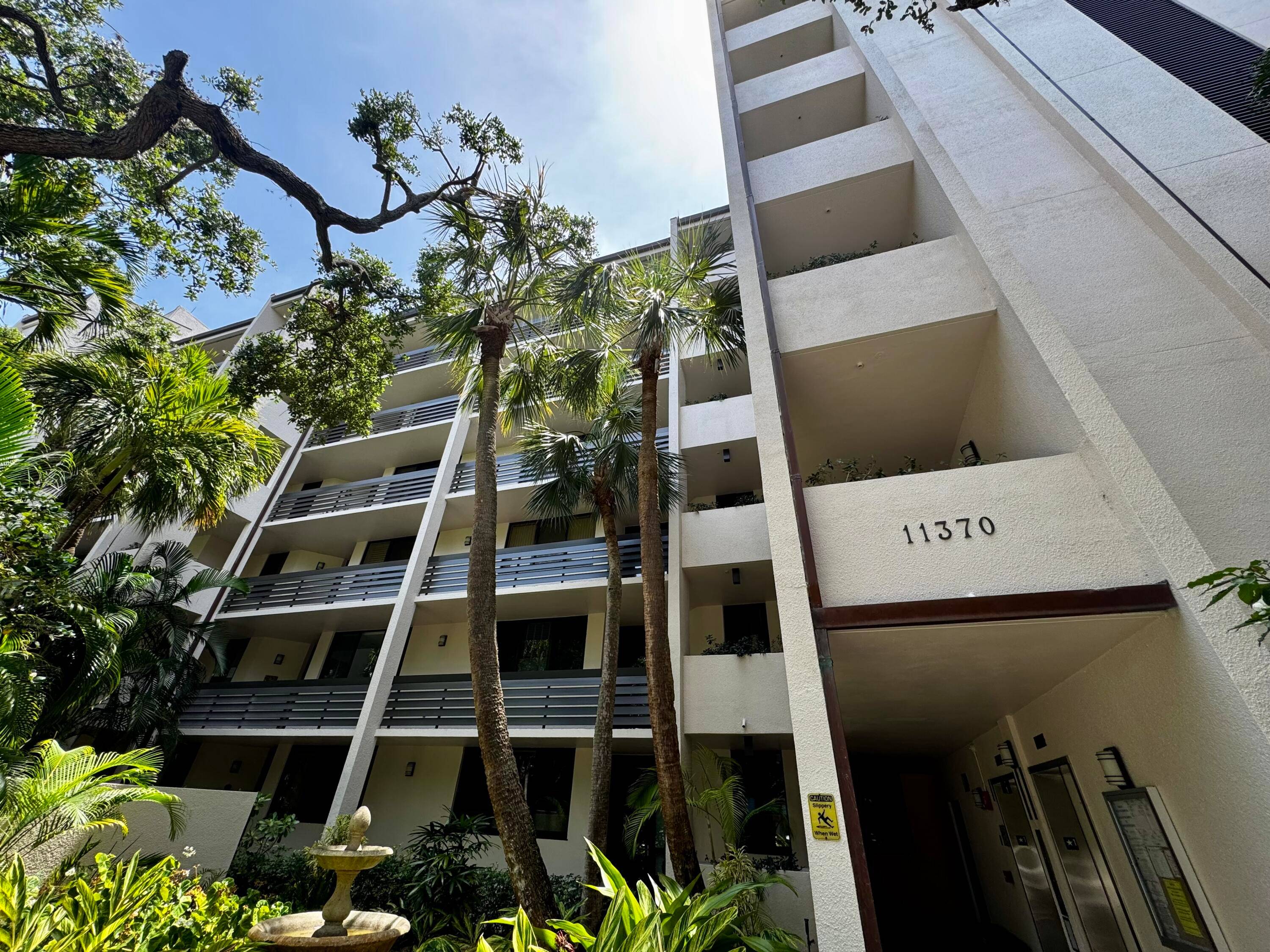 Waterfront condo for rent in the highly desirable 12 Oaks community of North Palm Beach.