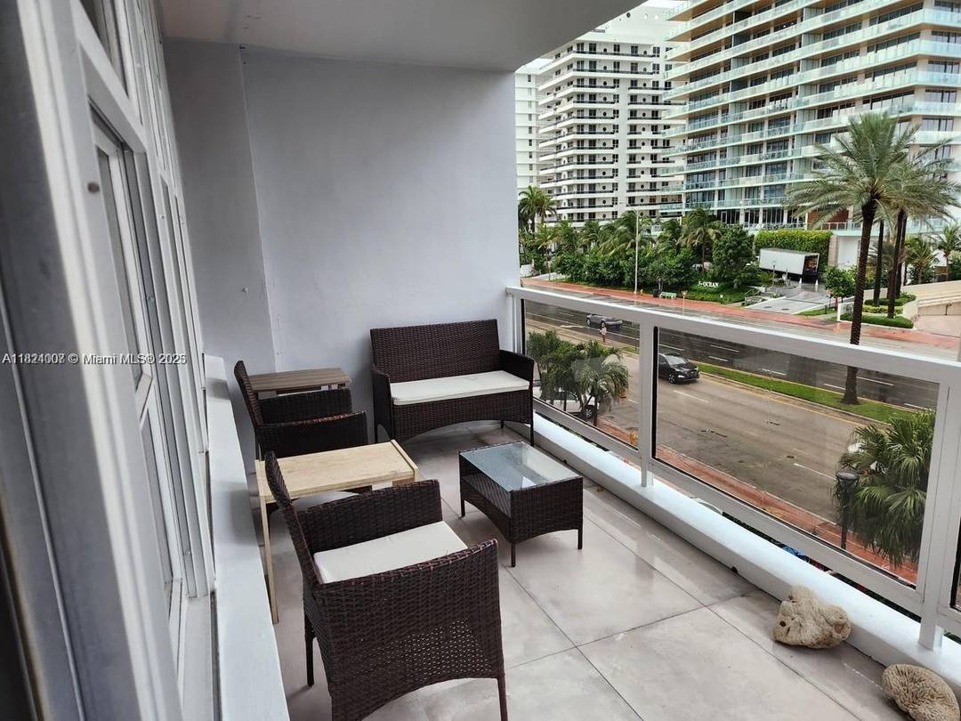 Remodeled 2 bed 2 bedroom 2 bathroom condo in prestigious waterfront building, located in Millionaire s Row in the Heart of Miami Beach.