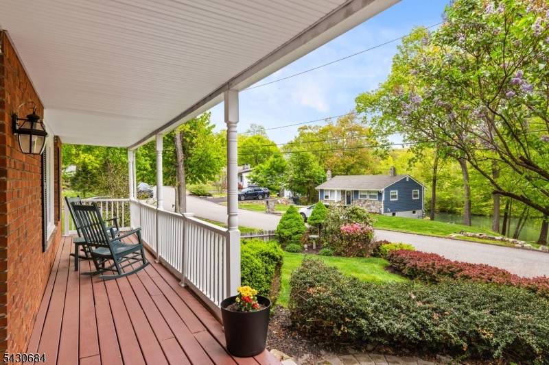 Set in the Stonetown section, within the Lake Riconda community, we welcome you to this beautiful 4 bedroom, 2.