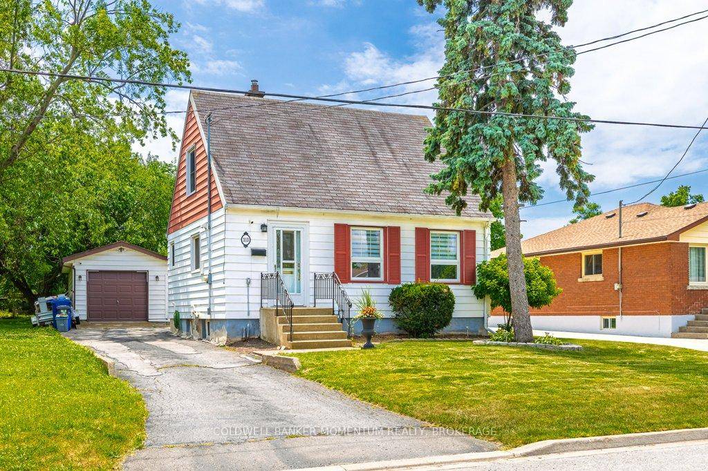 Welcome home ! This home is so cute you won't be resist the urge to move in.