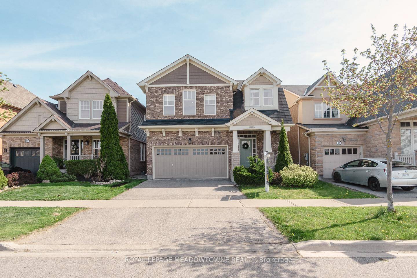 Welcome to this stunning 4 bedroom, 3 bathroom home nestled in the sought after Harrison neighbourhood, directly across from a picturesque park and just steps to top rated schools, the ...