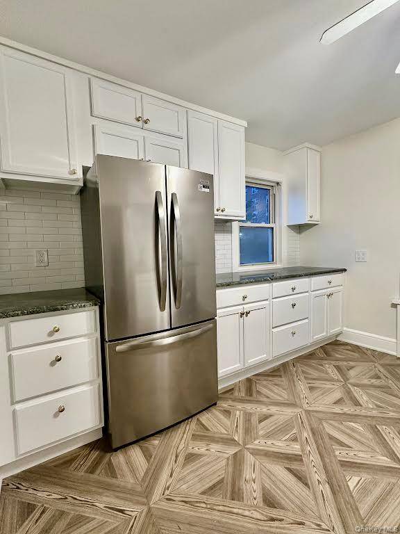 Bright and Spacious 2nd Floor Apartment with Bonus Room This clean and comfortable second floor apartment features two generously sized bedrooms and a large finished bonus room with a private ...