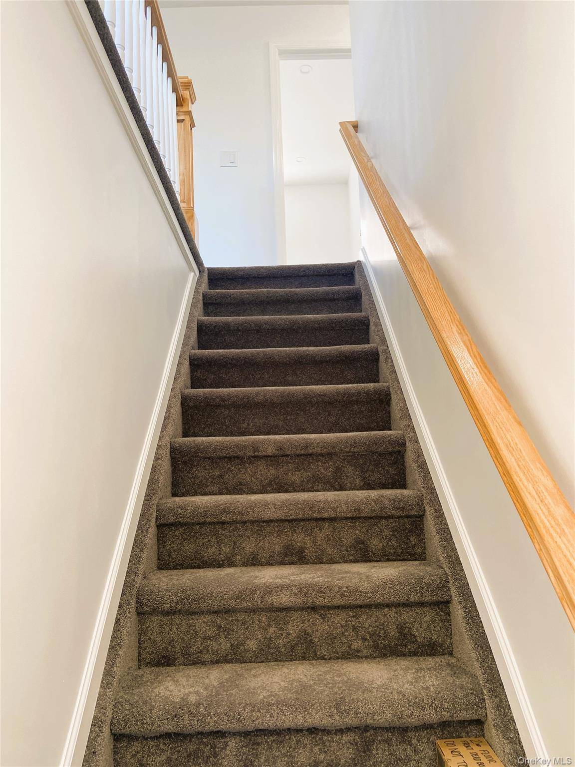 Amazing Unit with all the Necessities in an IDEAL Location Close to all Shops, Transportation and Main Arteries of Long Beach.
