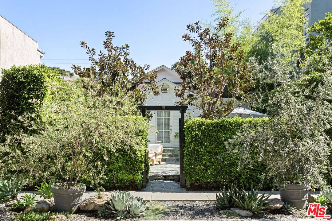 804   Westmount Dr 4BR Sunset Strip La