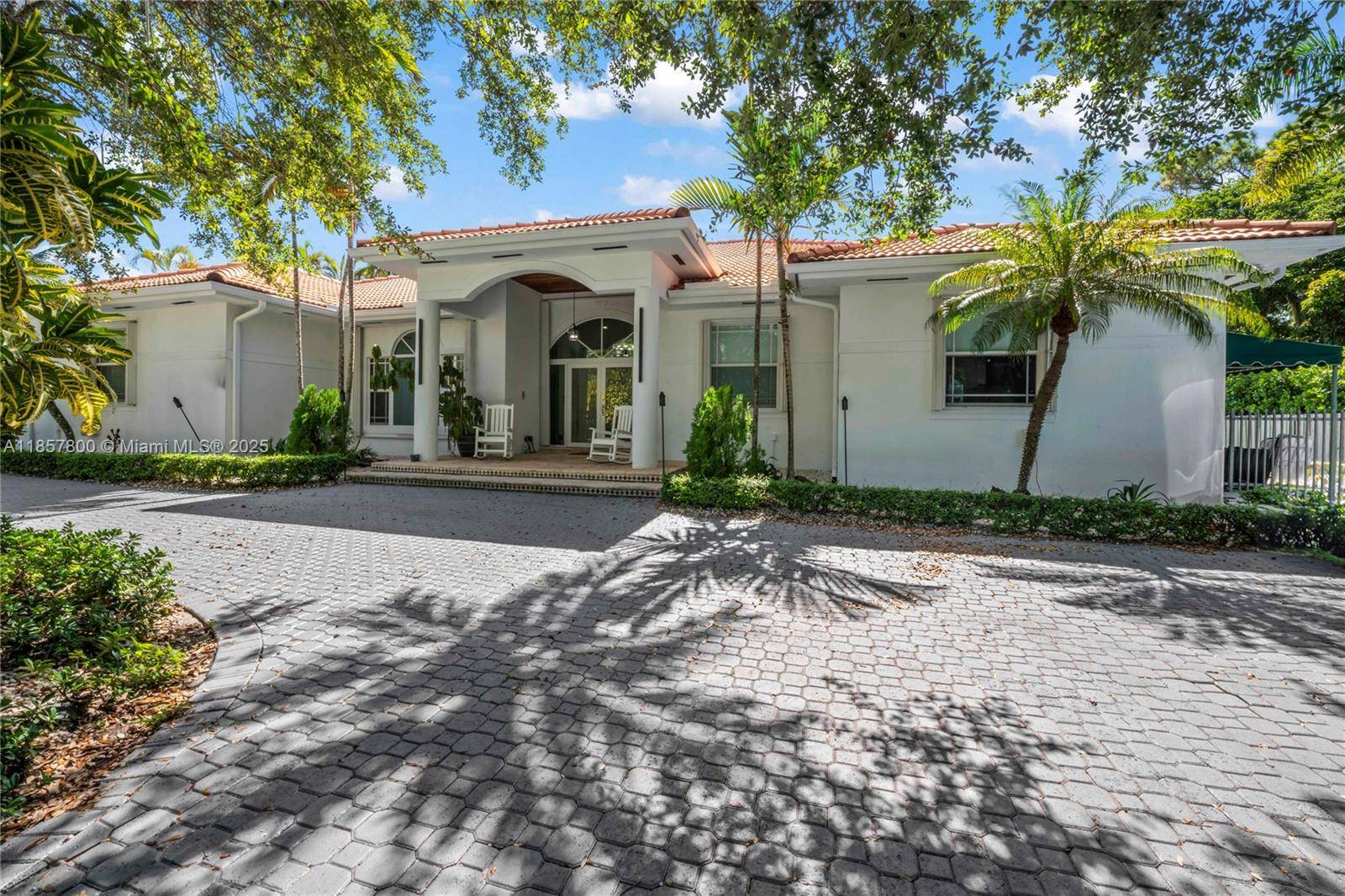 Luxury Oasis in South Miami Welcomes you home !