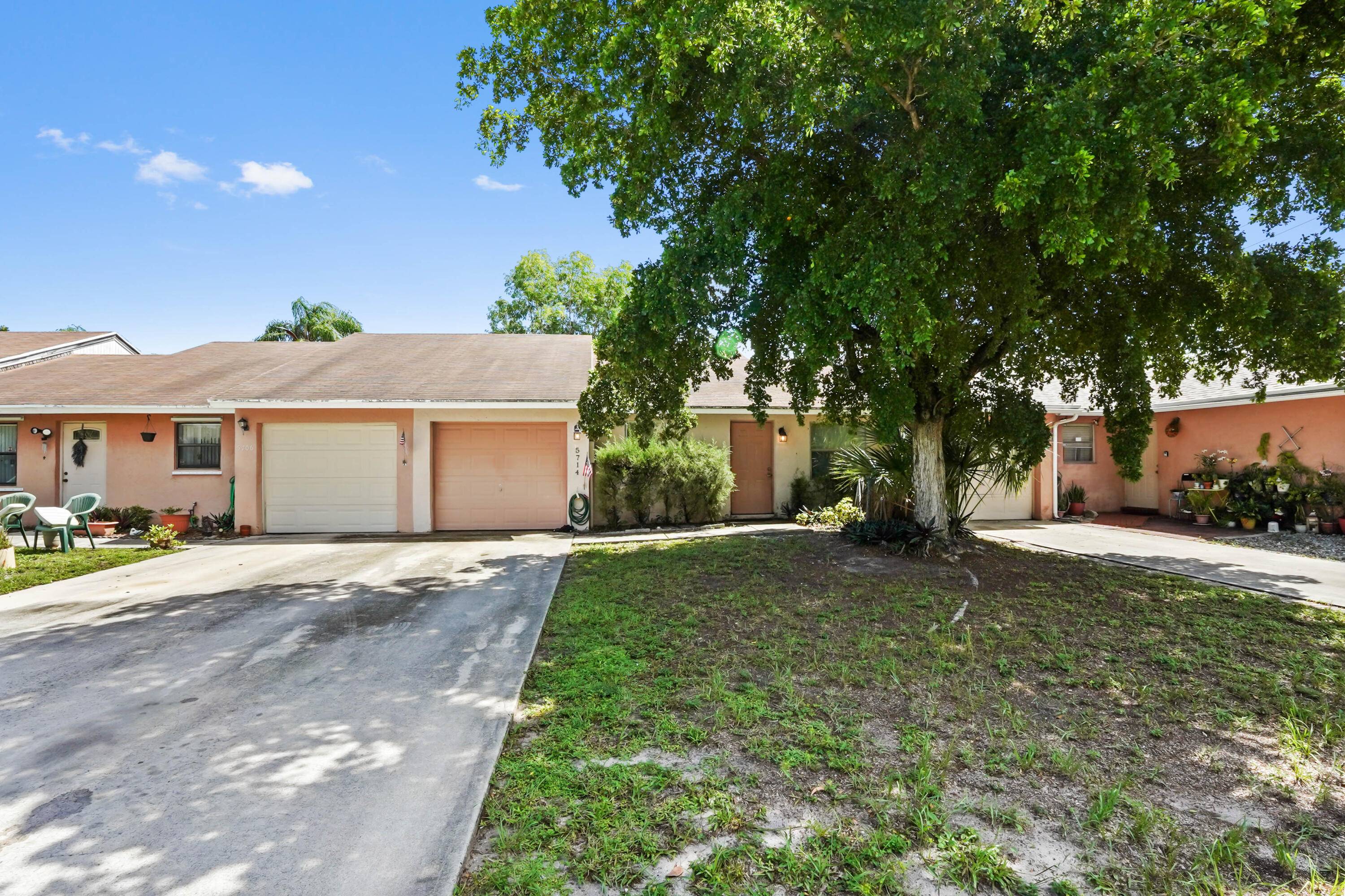 Welcome to this charming single story villa, perfectly situated in a desirable neighborhood in Lake Worth, FL.