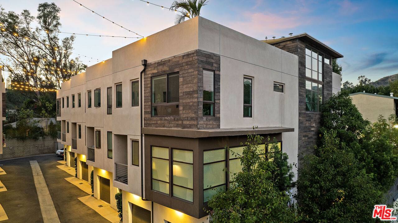 2111  N Cahuenga Blvd 3BR Hollywood Hills East La