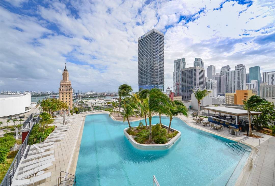 Experience luxury and flexibility at Natiivo Miami, a fully furnished modern residence in the heart of Downtown with floor to ceiling impact glass, porcelain flooring, an open layout, and a ...