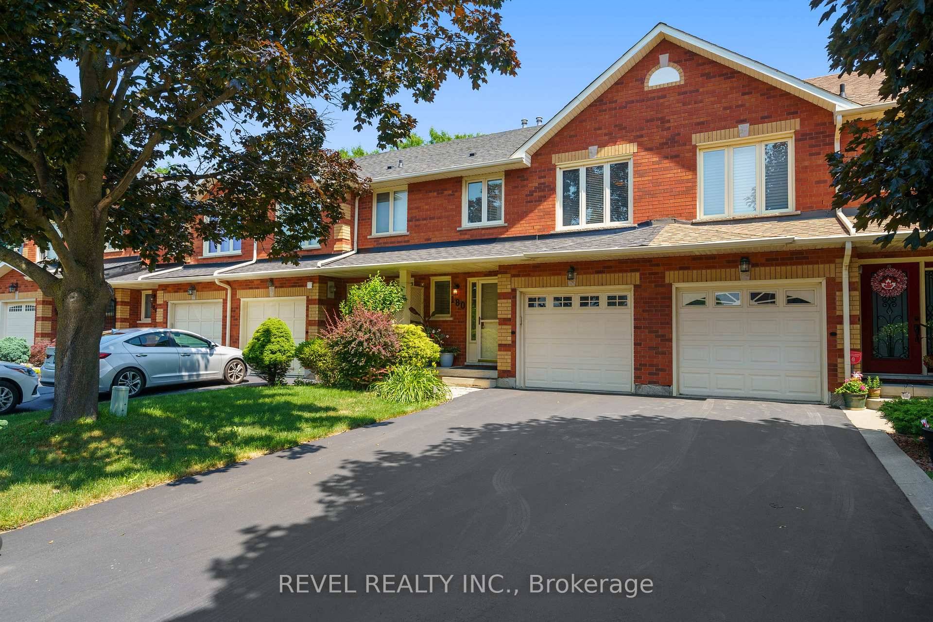 Welcome to your perfect home on the Hamilton Mountain !