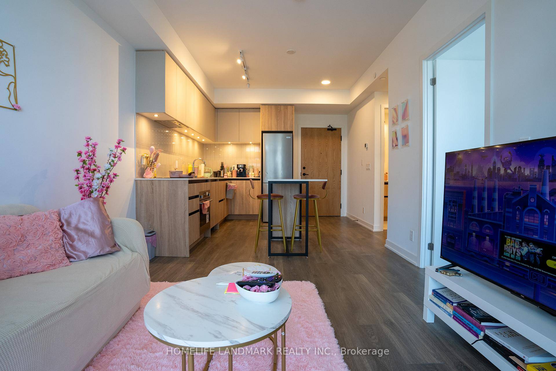 Brand new 1 bed 1 bath at The Beverley Condos built by Daniel's Award Winning Builder in the heart of Thornhill.