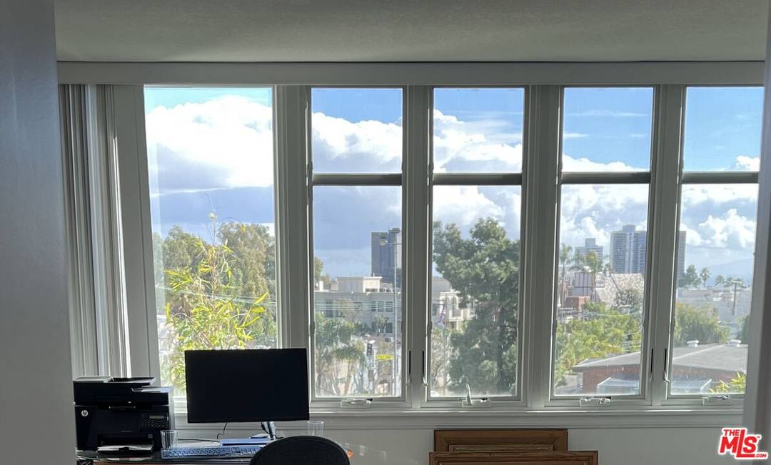 289  S Barrington Ave 2BR Brentwood La