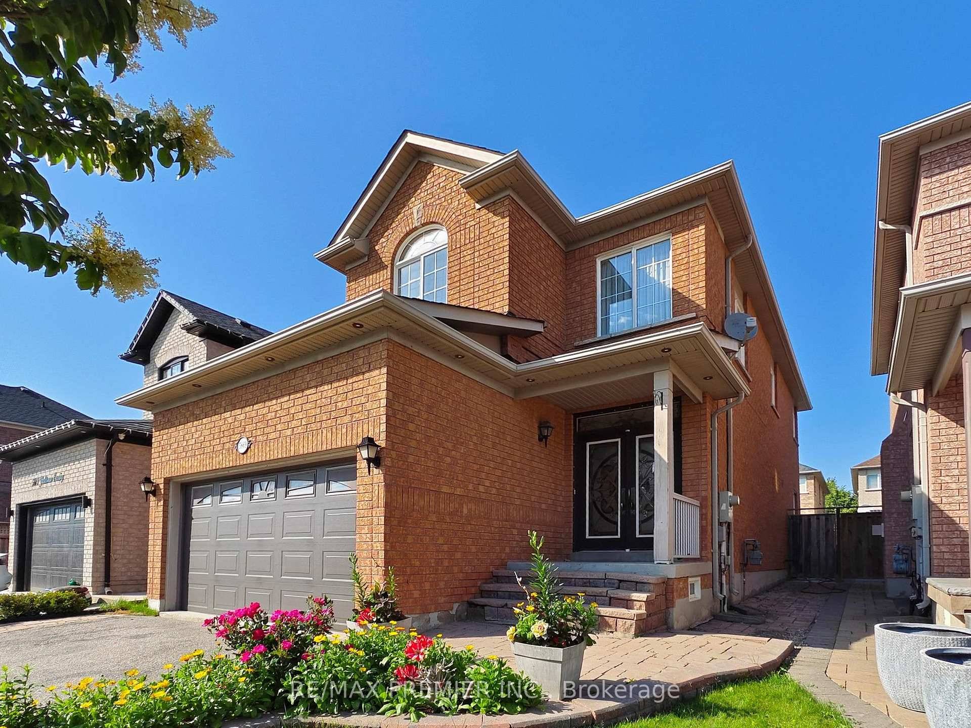 Location ! Welcome to 5869 Yachtsman Crossing, a beautifully maintained and move in ready Green Park built detached home located in one of Mississauga most desirable neighborhoods !
