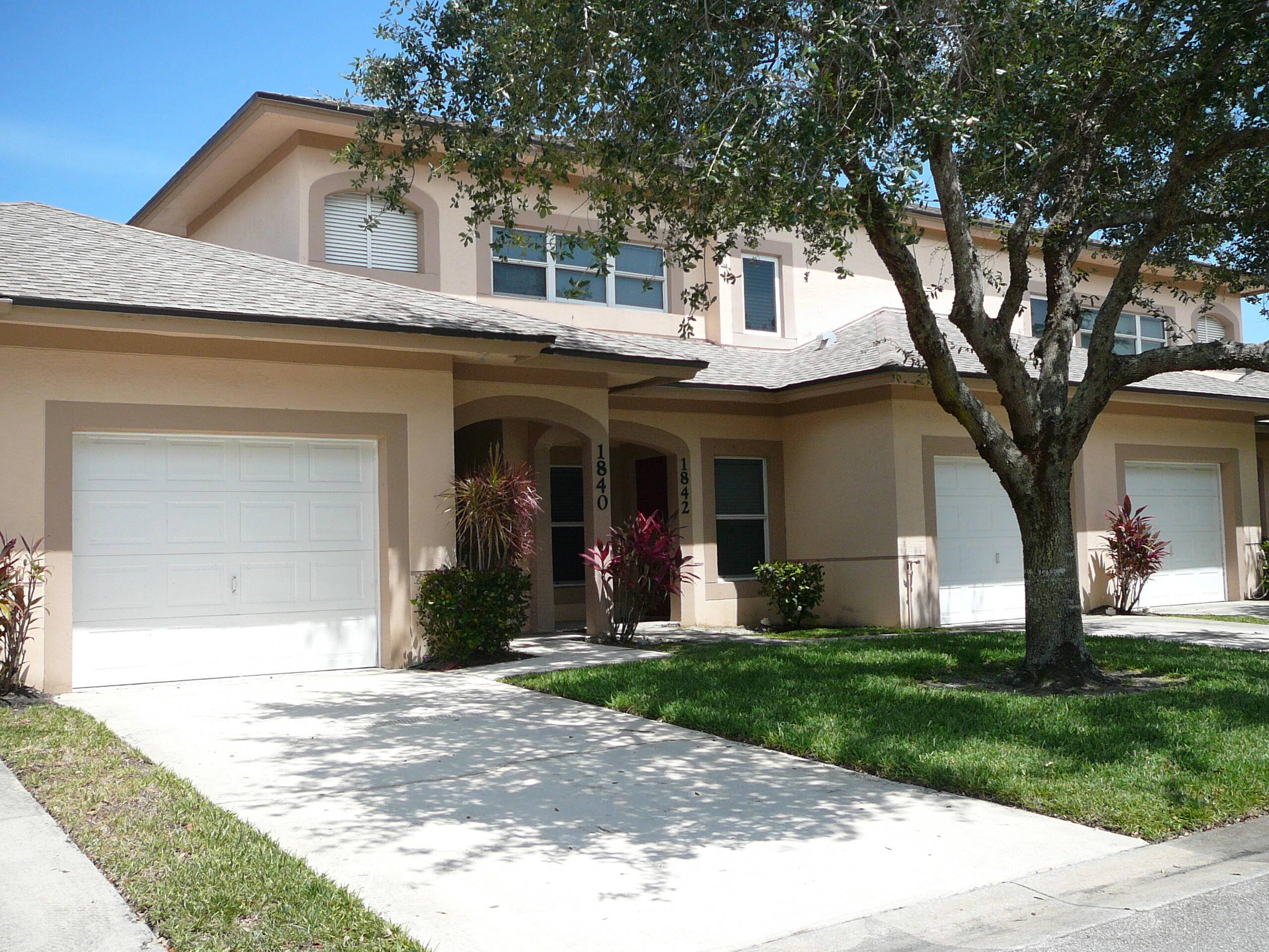 ENJOY THE ULTIMATE PRIVACY IN THIS SPACIOUS TWO BEDROOM, TWO BATHROOM UNIT WITH DEN AND GARAGE IN THE BEAUTIFUL LAKES OF SAVANNAHS.