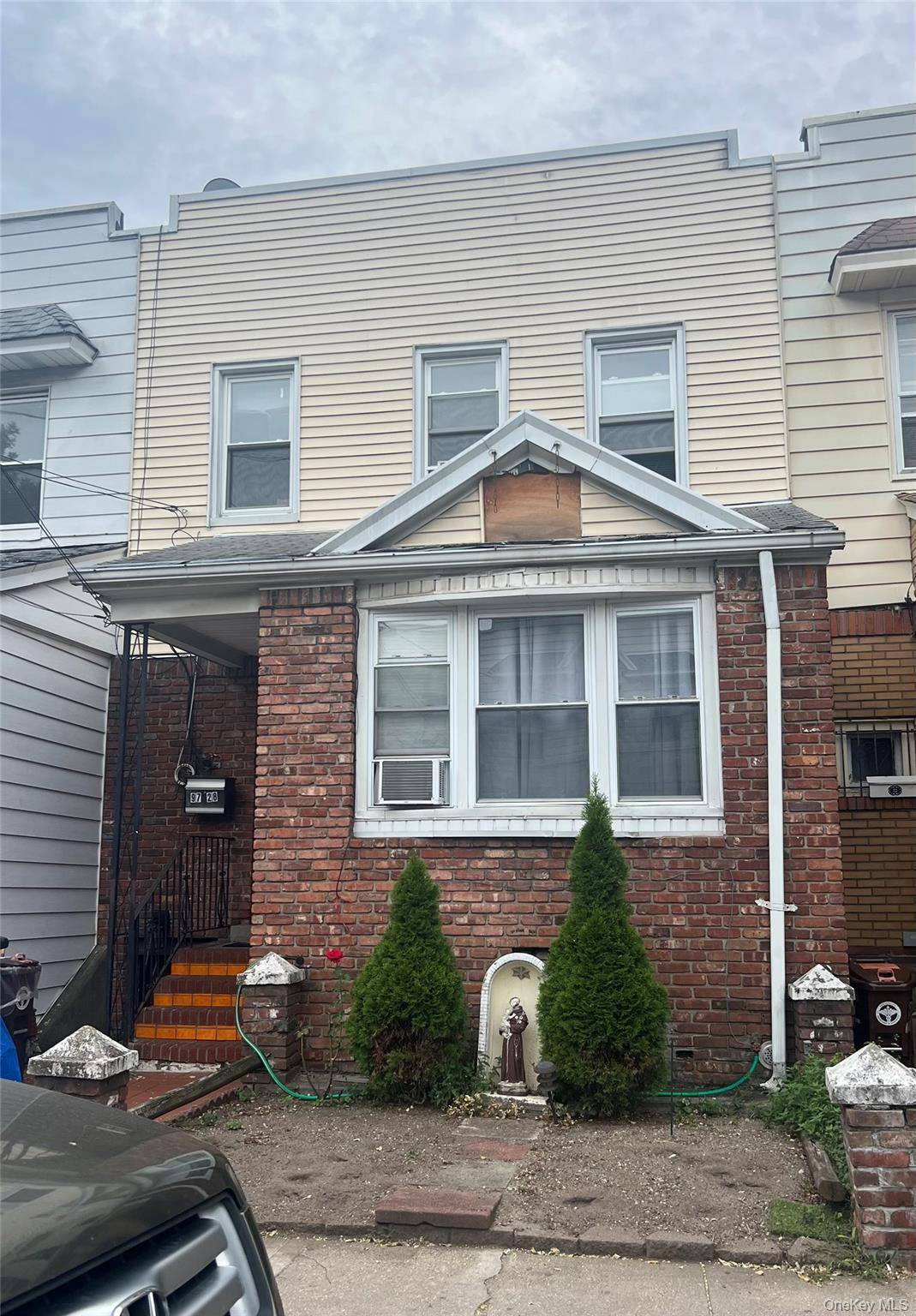 Lovely 2 Family in Ozone Park conveniently located near schools, shops, houses of worship, buses amp ; A train.