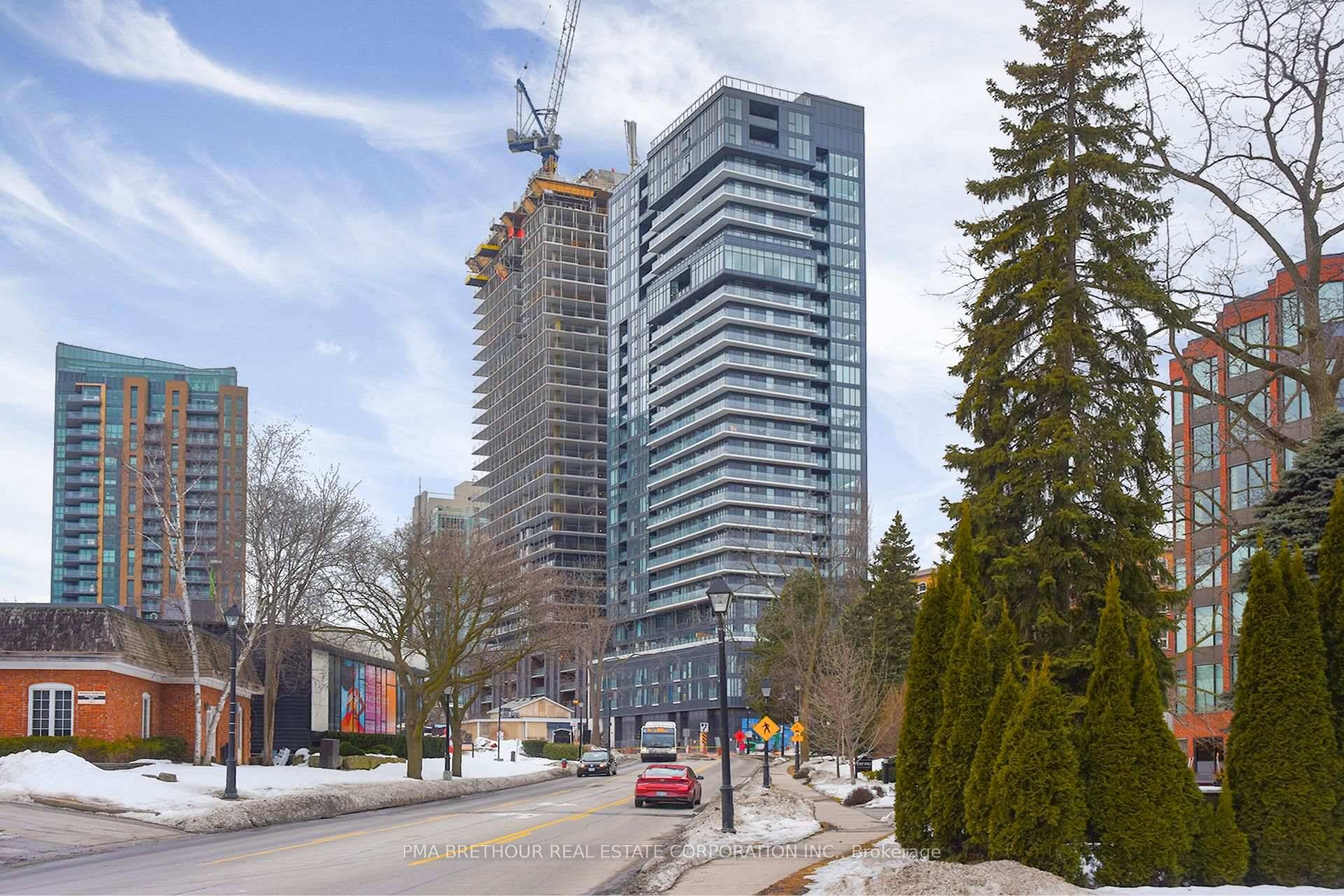 Amazing 1 Bedroom condo with beautiful lake view, never lived in !