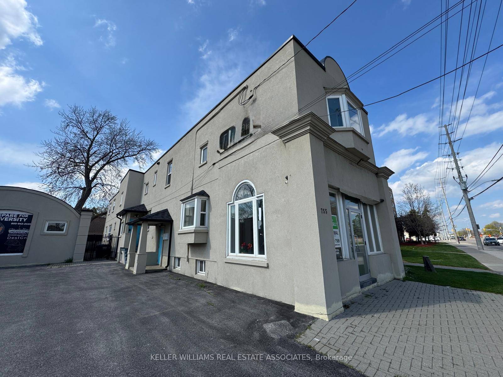 Prime location with fantastic visibility along Lakeshore Rd E !