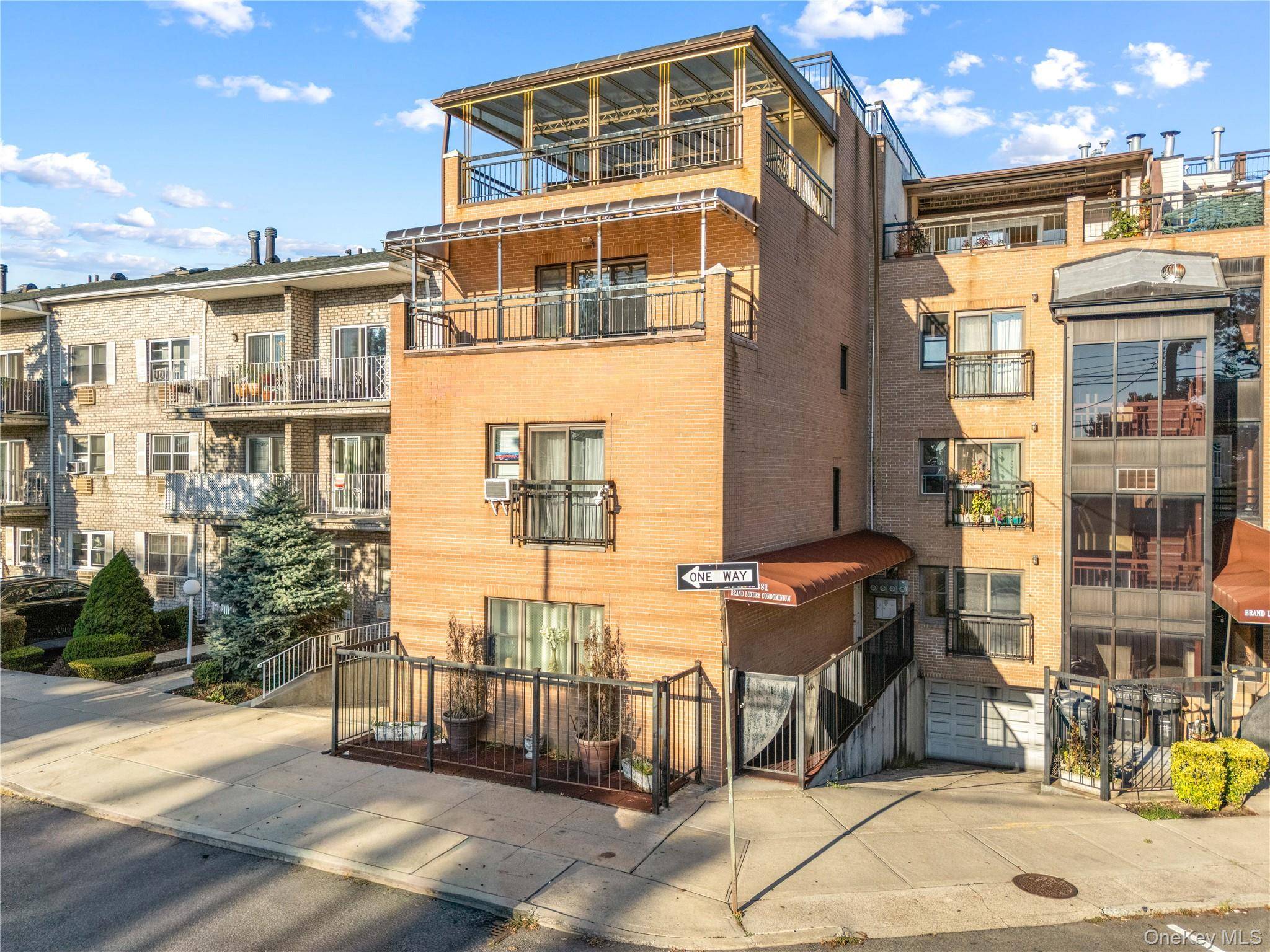 Luxurious 4 Bedroom Duplex Penthouse with Terrace amp ; Balcony in Prime Gravesend !