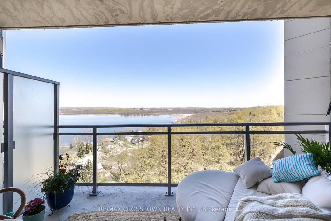 Welcome to LakeVu Condos Suite 908 !