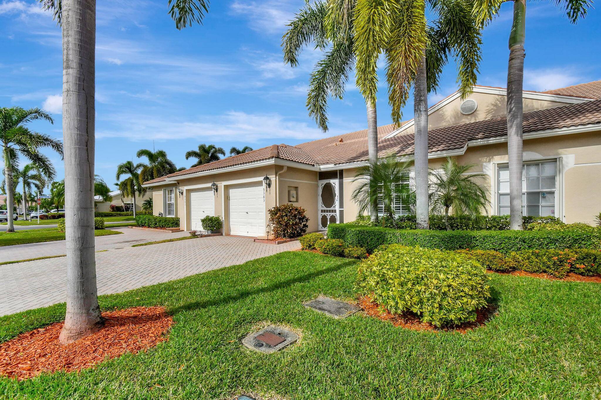 Discover low maintenance living in this meticulously maintained villa in the prestigious, pet friendly Bridgeport section of Baywinds 55 gated community.
