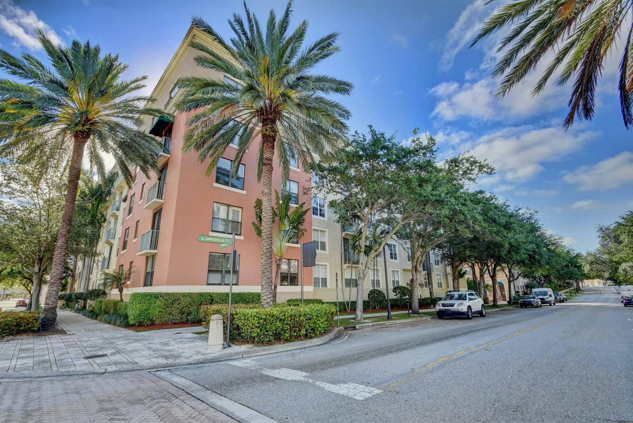 RARE POOL VIEW, CORNER UNIT, 2 BEDROOM W 2 MASTER SUITES, 2 FULL BATHS, GRANITE COUNTER TOPS IN KITCHEN, 1140 SQ FT.
