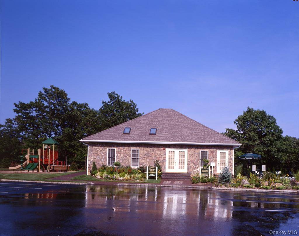 ASK ABOUT OUR SPECIALS Townhouse Community in Three Village School District.