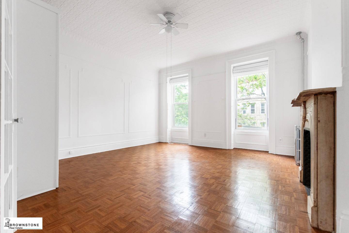 In the heart of historic Cobble Hill, this one bedroom apartment with a middle den retains the old world feeling that made Brooklyn apartments famous.