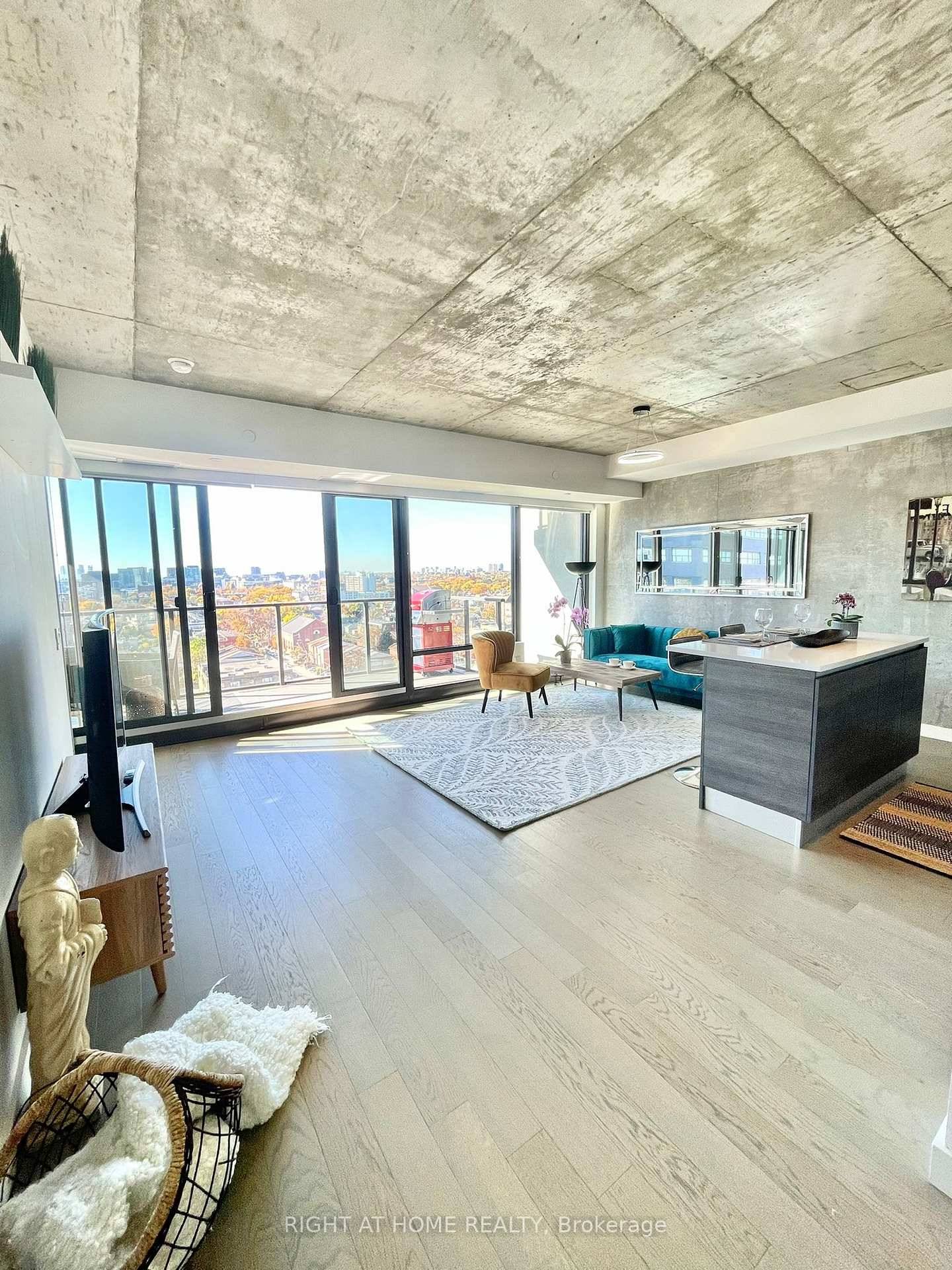 Welcome to your spacious and modern, super comfortable loft.