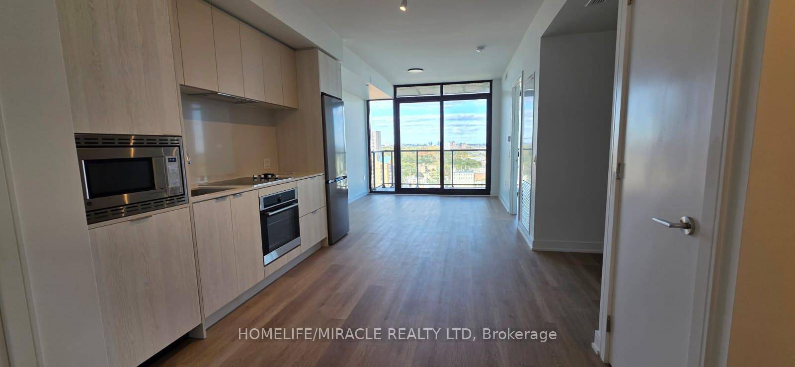 Modern 1 Den Condo for Rent Arte Residences, Mississauga Unit Details Located on the 17th floor, this bright and modern 1 bedroom den, 1 bath condo offers about 650 sq.