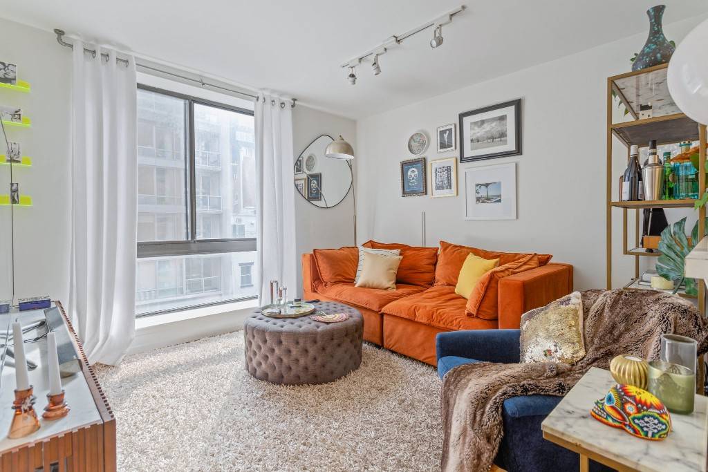 Experience the sunny and cozy one bedroom apartment in Chelsea's vibrant heart !
