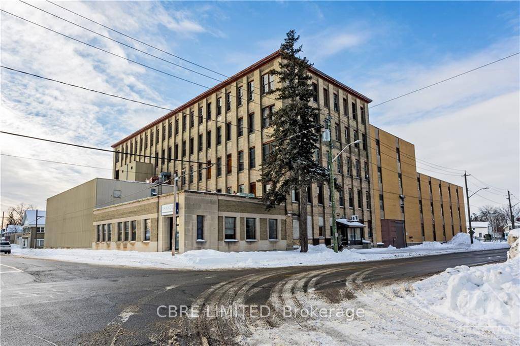 Located near the original business district in Perth, ON, 5 Herriott Street is a five storey building with a 39, 000 SF footprint totaling 116, 028 SF.