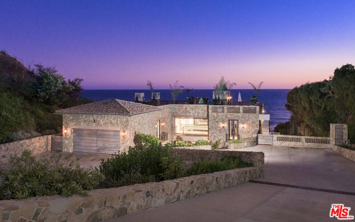 32852 Pacific Coast Hwy 4.0 Malibu LA