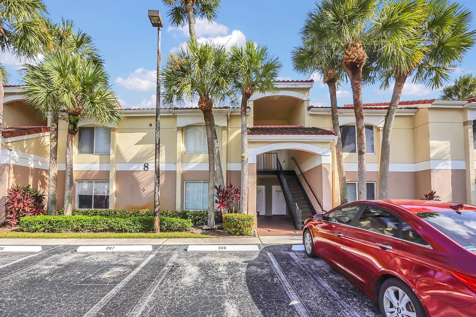 Discover comfort and convenience in this beautiful 1 bedroom, 1 bath condo, ideally located in the desirable Boynton Beach, FL.